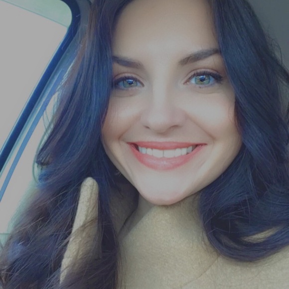 Meet your Posher, Andrea - Picture 1 of 3